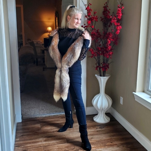 Plush Red/Brown Crystal Fox Fur Wrap and Hat - Picture 5 of 17